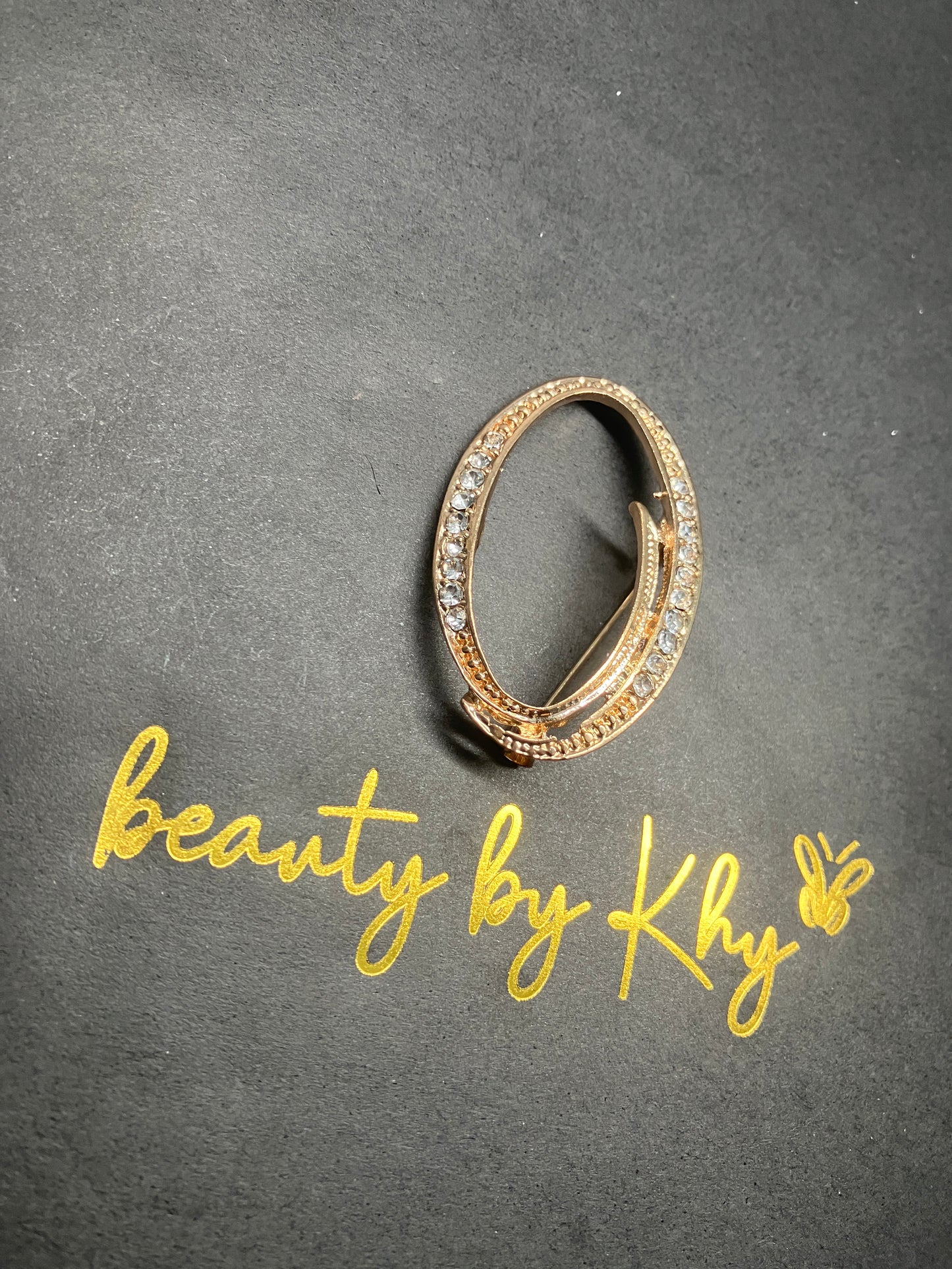 Letter "O" Cursive Brooch